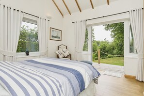 Cottage | 2 bedrooms, bed sheets