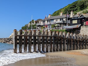 Beach - Daisy Cottage (Ventnor)
