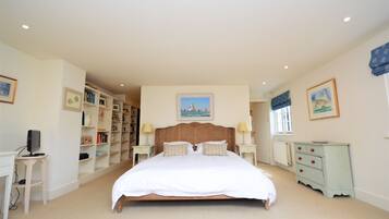 Cottage | 5 bedrooms, bed sheets