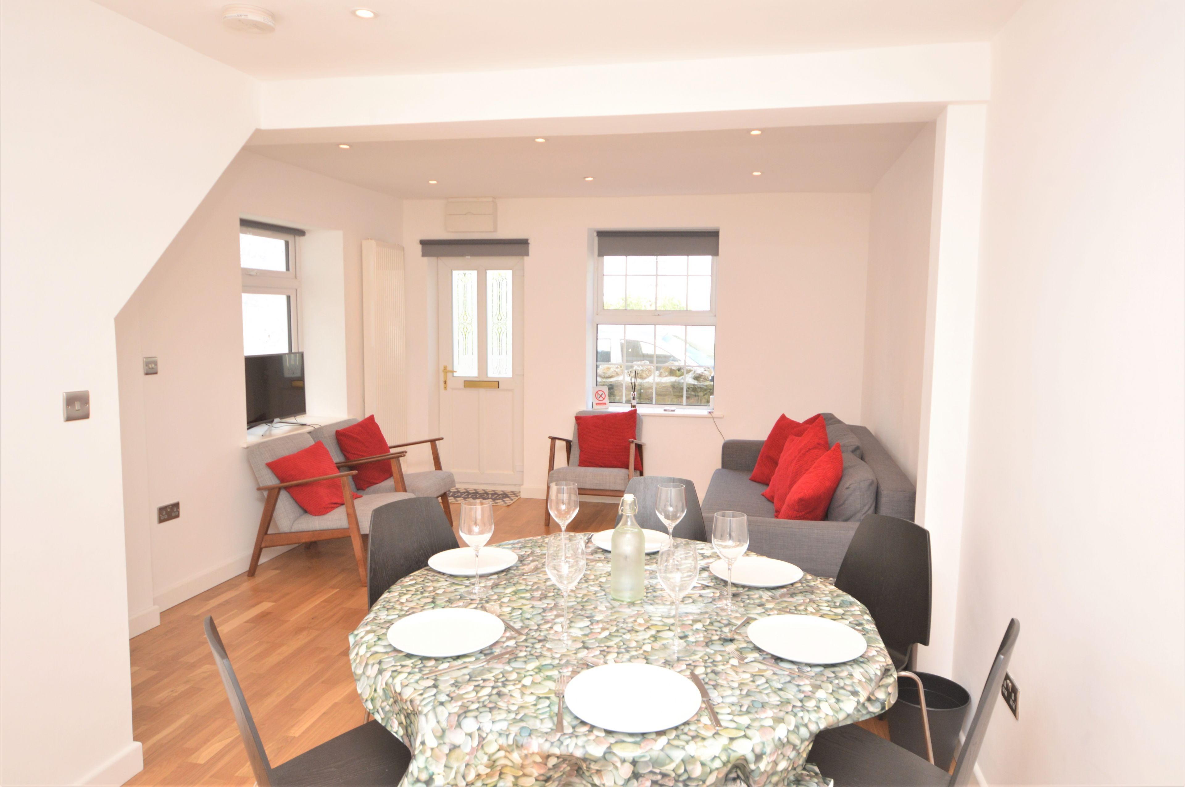 Cottage | Private kitchen | Fridge, microwave, oven, stovetop