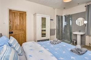 Cottage | 3 bedrooms, bed sheets