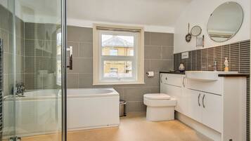 Cottage | Bathroom