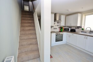 Cottage | Private kitchen | Oven, stovetop, high chair, cookware/dishes/utensils - Sands Cottage (Ryde)