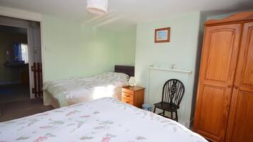Cottage | 2 bedrooms, bed sheets
