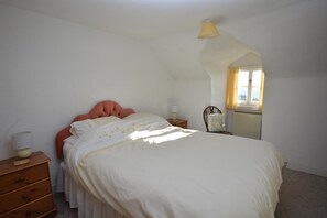 2 عدّة غرف نوم وملاءات أسرّة