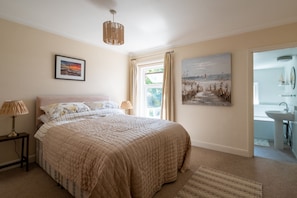 Cottage | 2 bedrooms, free WiFi, bed sheets