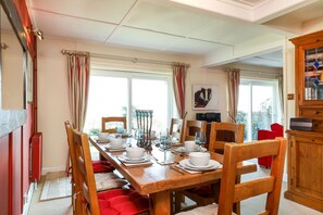 Cottage | Dining