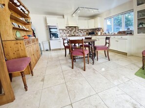 平房 | 私人廚房 | 烤箱、爐台、洗碗機、兒童餐椅