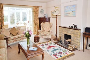 平房 | 起居區 |  LCD 液晶電視、壁爐