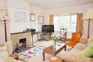 Cottage | Living area