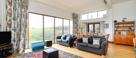 Cottage | Living area | LCD TV, DVD player