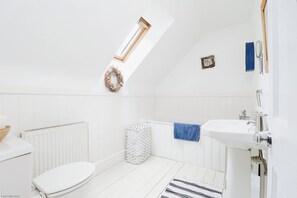 Cottage | Bathroom - Rofford Lodge (Yarmouth)