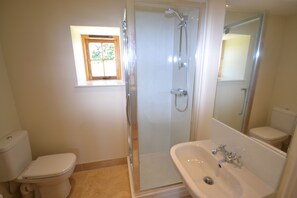 Cottage | Bathroom