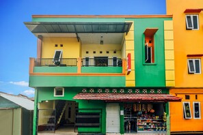 Exterior - OYO 2165 Alyah Guest House Syariah (Ambon)