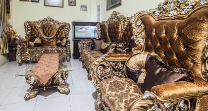 OYO 2165 Alyah Guest House Syariah