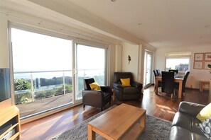 Ferienhaus | Wohnzimmer | LCD-Fernseher, DVD-Player