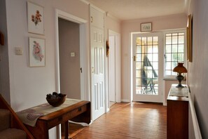 コテージ | リビングルーム | 液晶テレビ、DVD プレーヤー