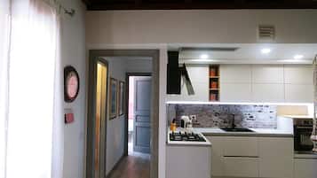 Refrigerador, horno, placa de cocina, lavavajillas