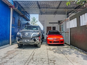 Parking - OYO 2226 Nurmega Jaya (Sukabumi)