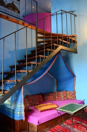 Double Room (África) | Individually decorated, soundproofing, free cribs/infant beds - Hotel Alma de Romero (Valle de Carranza)