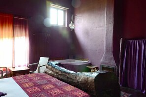 Suite, 1 King Bed, Jetted Tub, Garden Area (Budista) - Hotel Alma de Romero (Valle de Carranza)