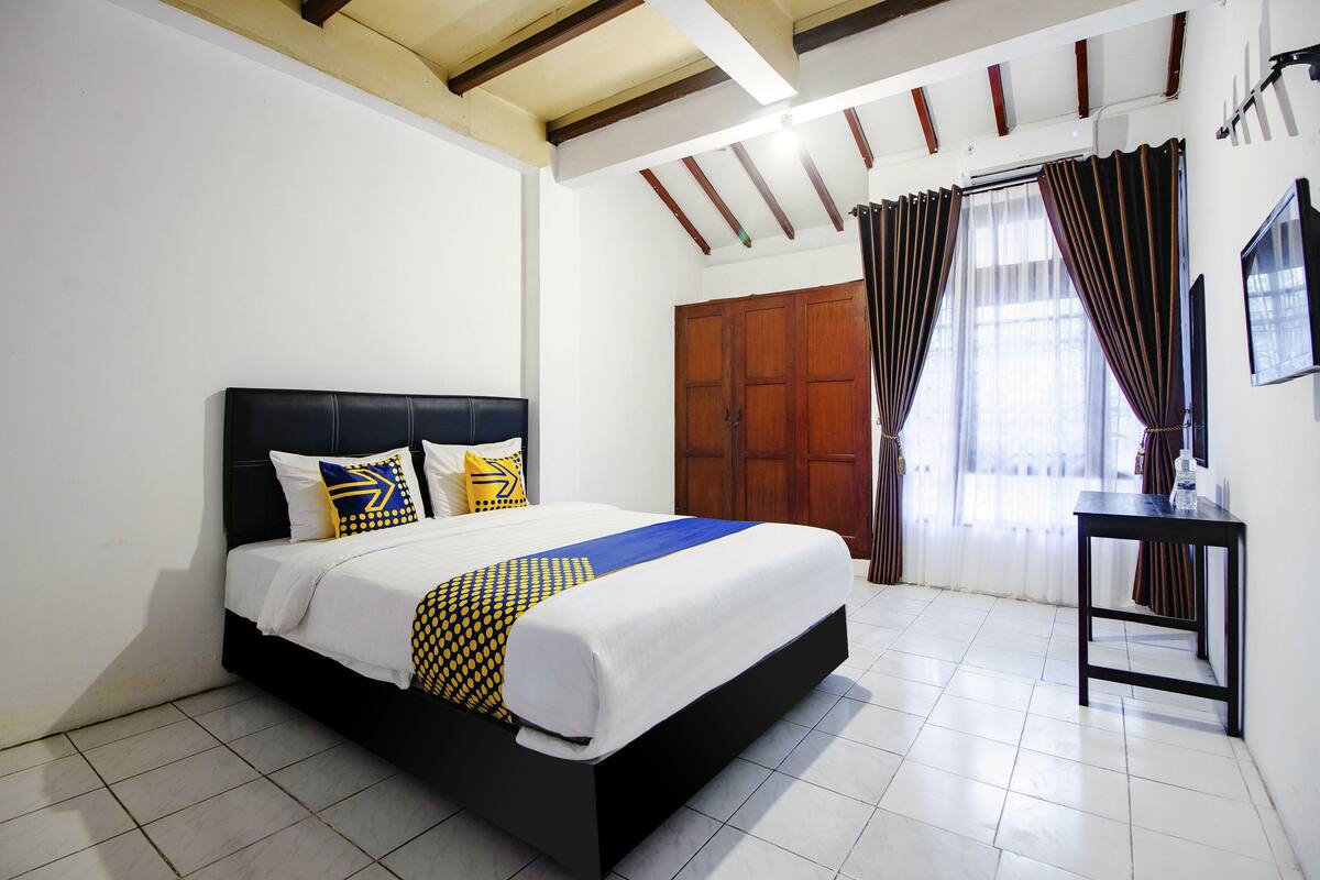 Standard Double Room | Desk, free WiFi, bed sheets