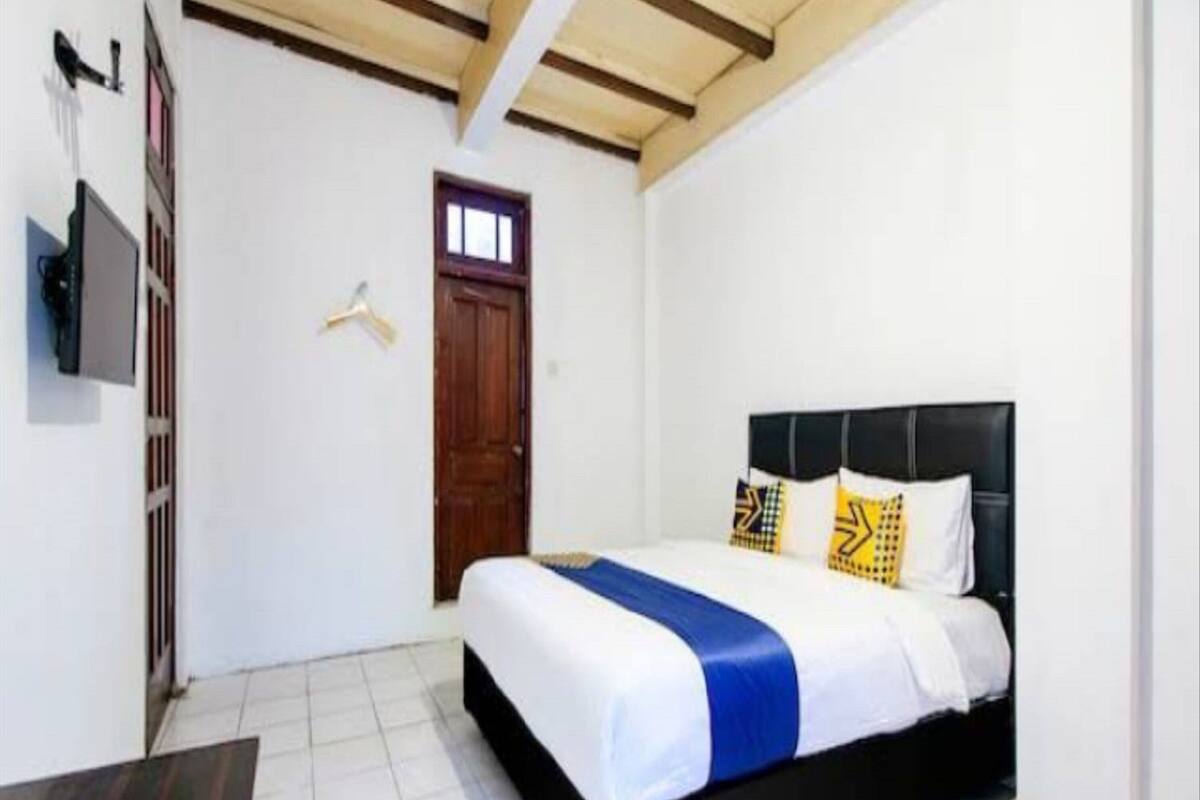 Deluxe Double Room | Desk, free WiFi, bed sheets