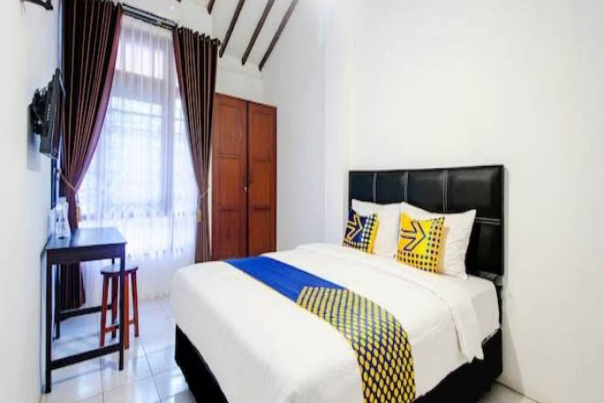 Deluxe Studio | Desk, free WiFi, bed sheets