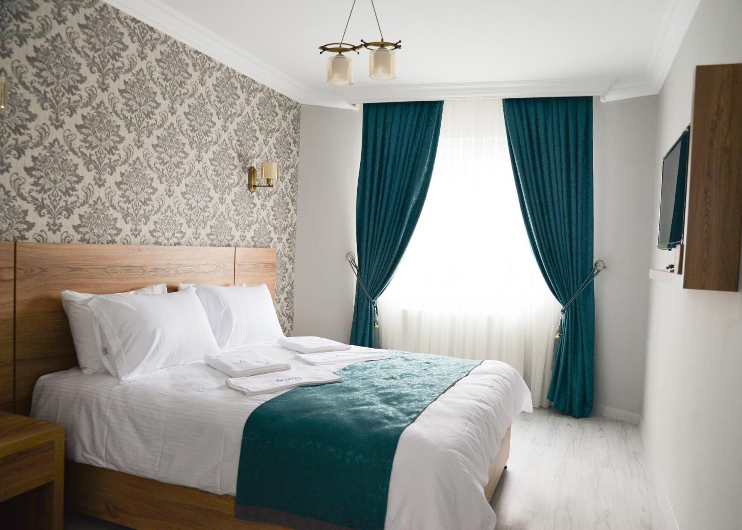 1 bedroom, premium bedding, memory-foam beds, minibar