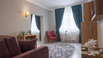 Comfort Studio Suite | Living area | LCD TV