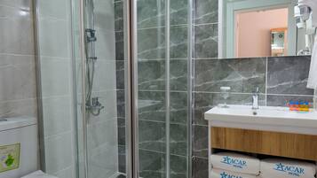 Deluxe Room | Bathroom