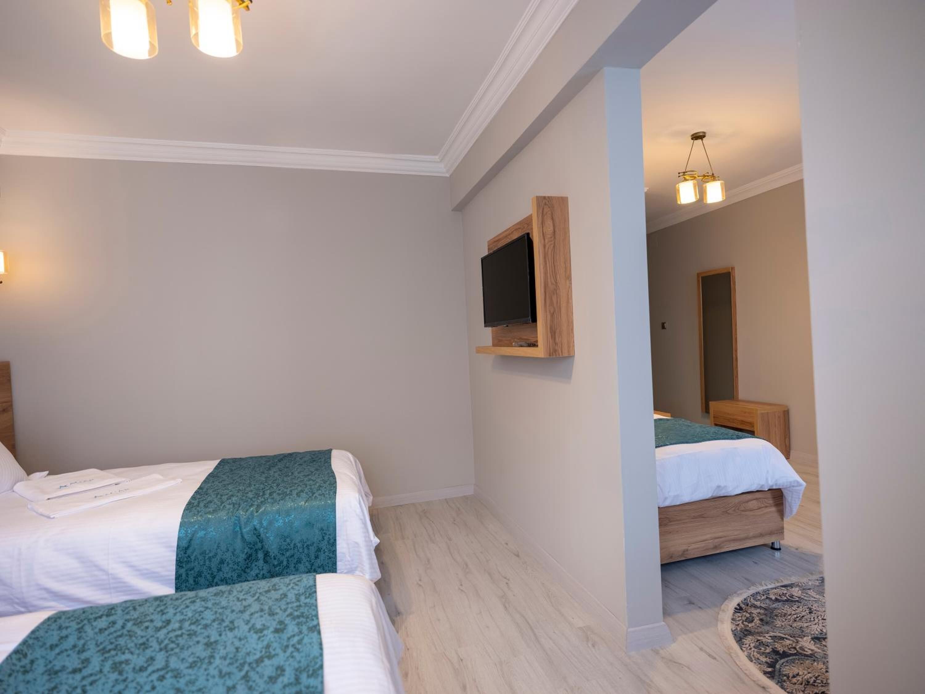 1 bedroom, premium bedding, memory-foam beds, minibar