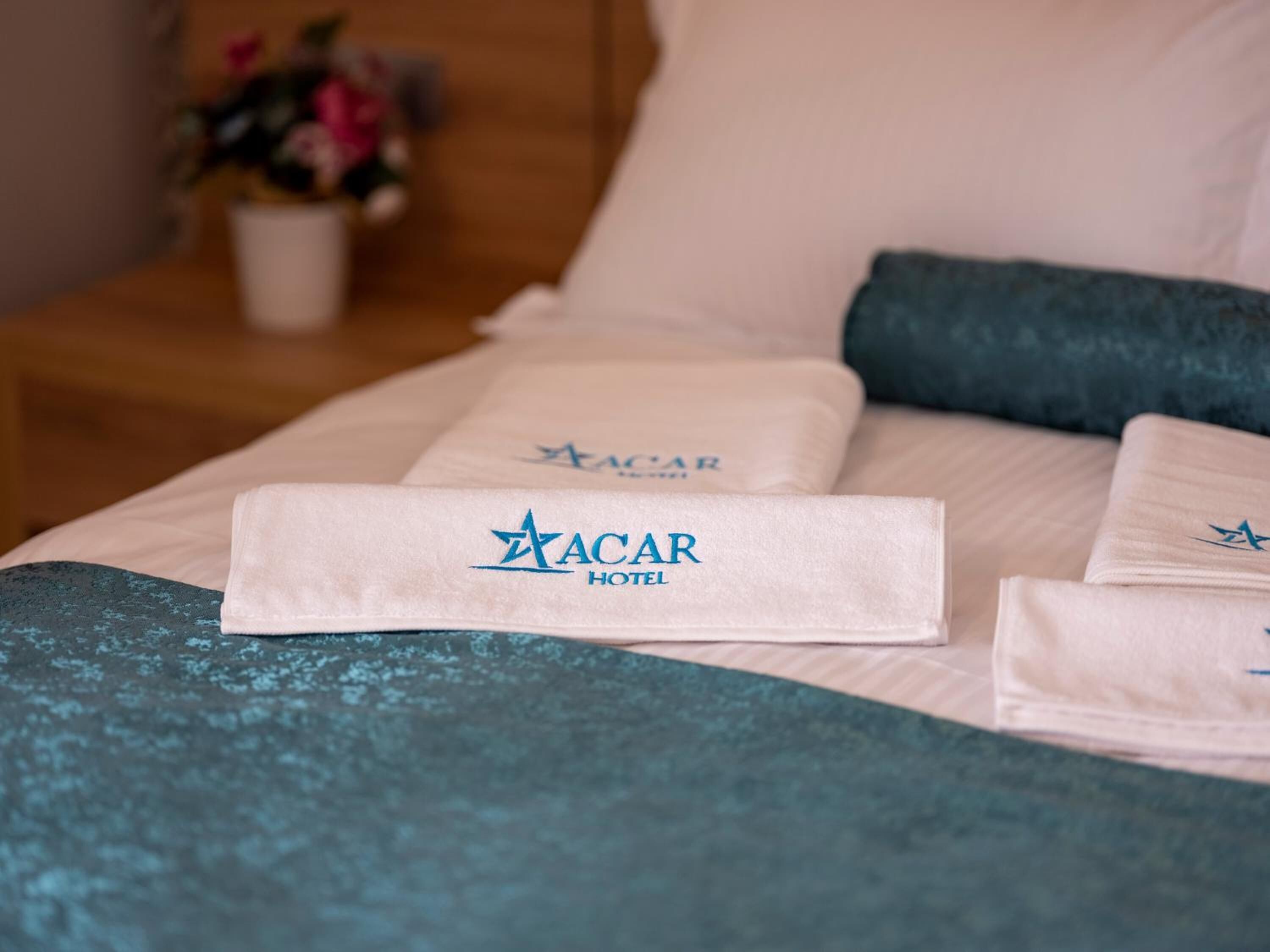 1 bedroom, premium bedding, memory-foam beds, minibar