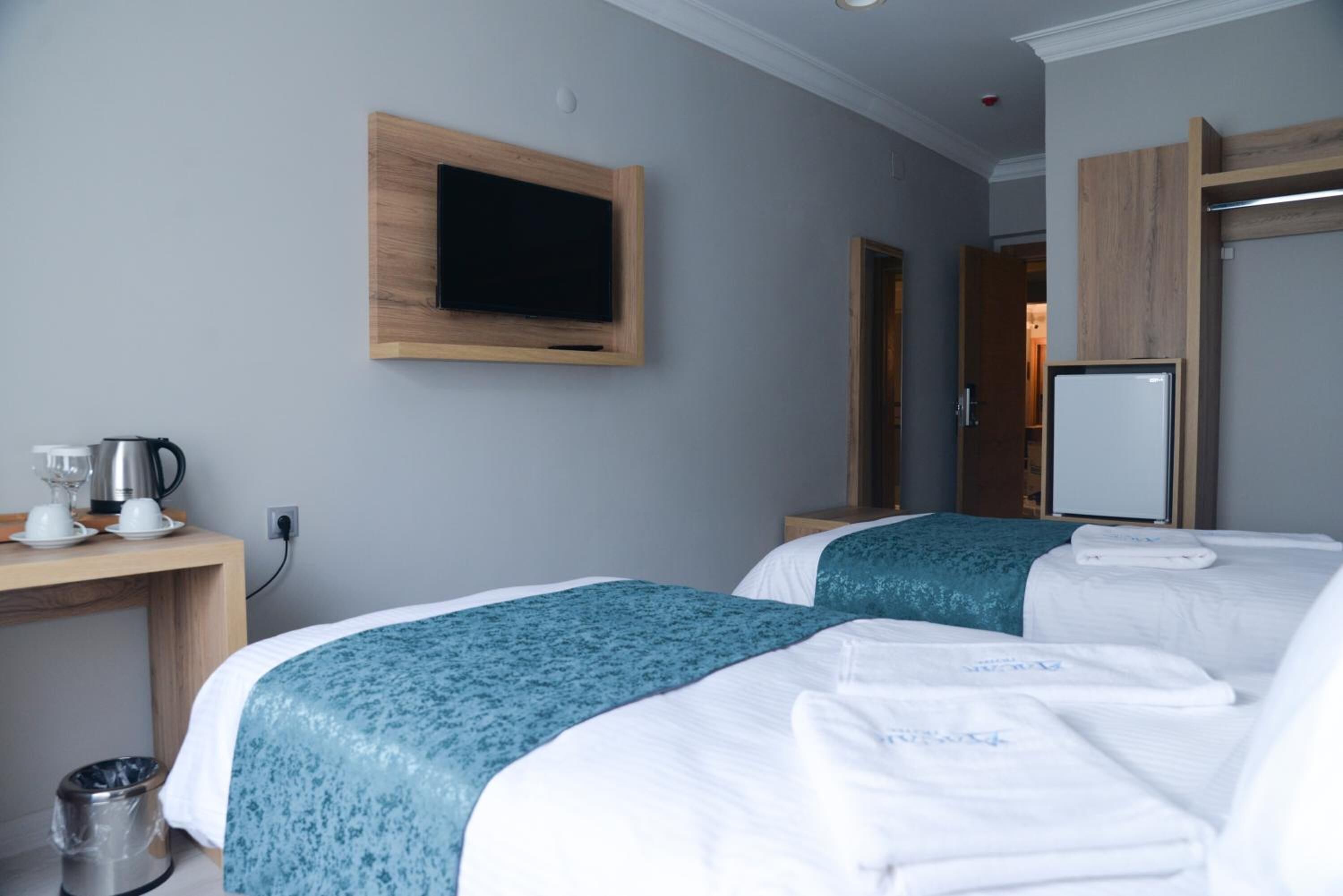 1 bedroom, premium bedding, memory-foam beds, minibar