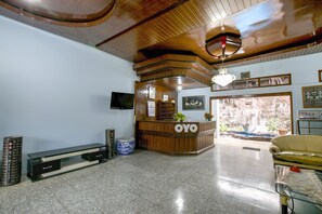 Reception - Hotel O Charvita (Kupang)