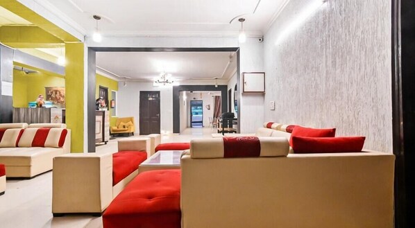 Lobby sitting area - Hello Stay Green (Noida)