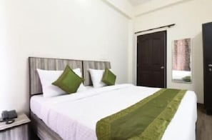 Deluxe Room | Free WiFi - Hello Stay Green (Noida)