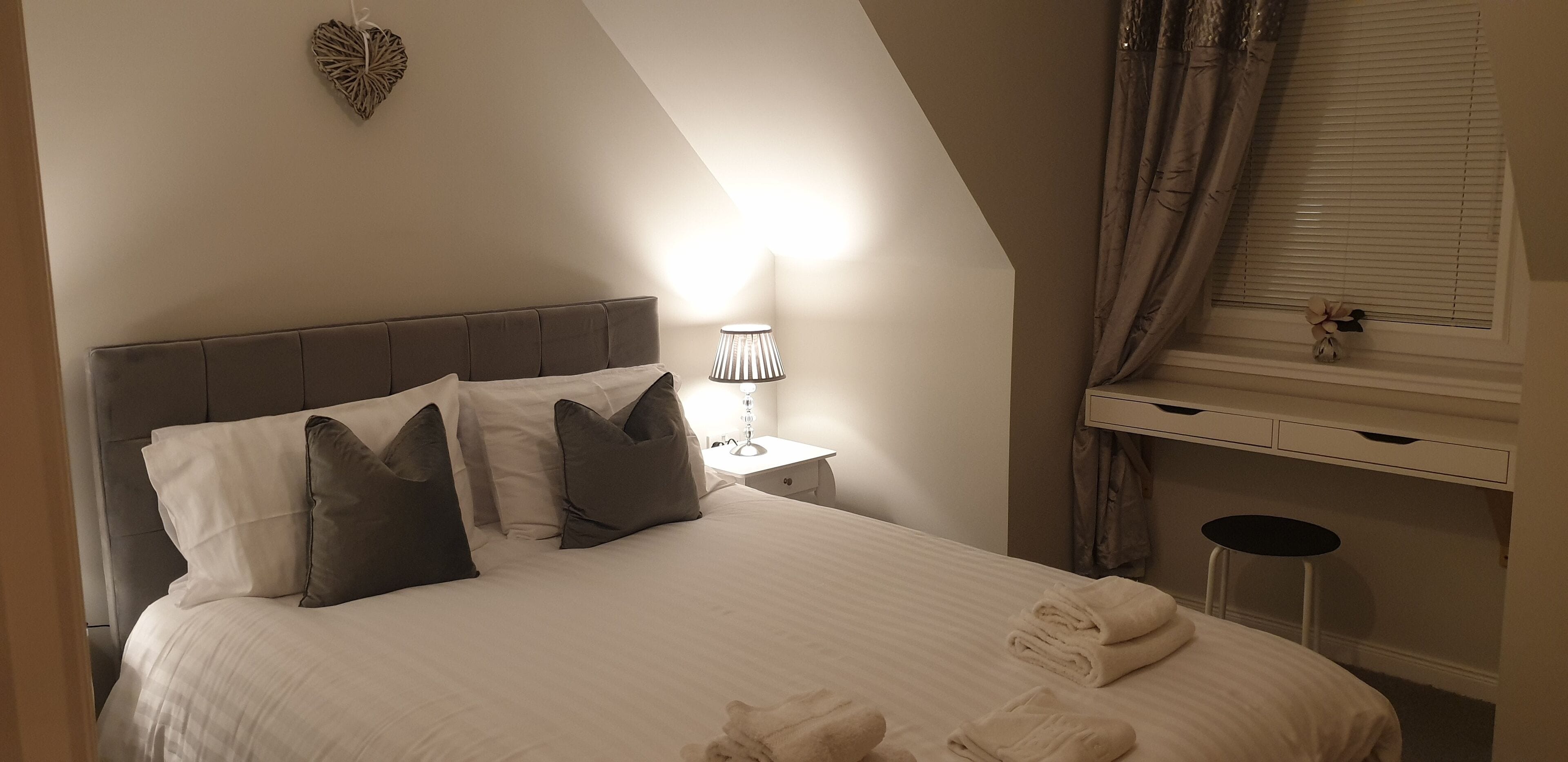 舒适公寓 | 2 多间卧室、熨斗/熨衣板、免费 WiFi、床单