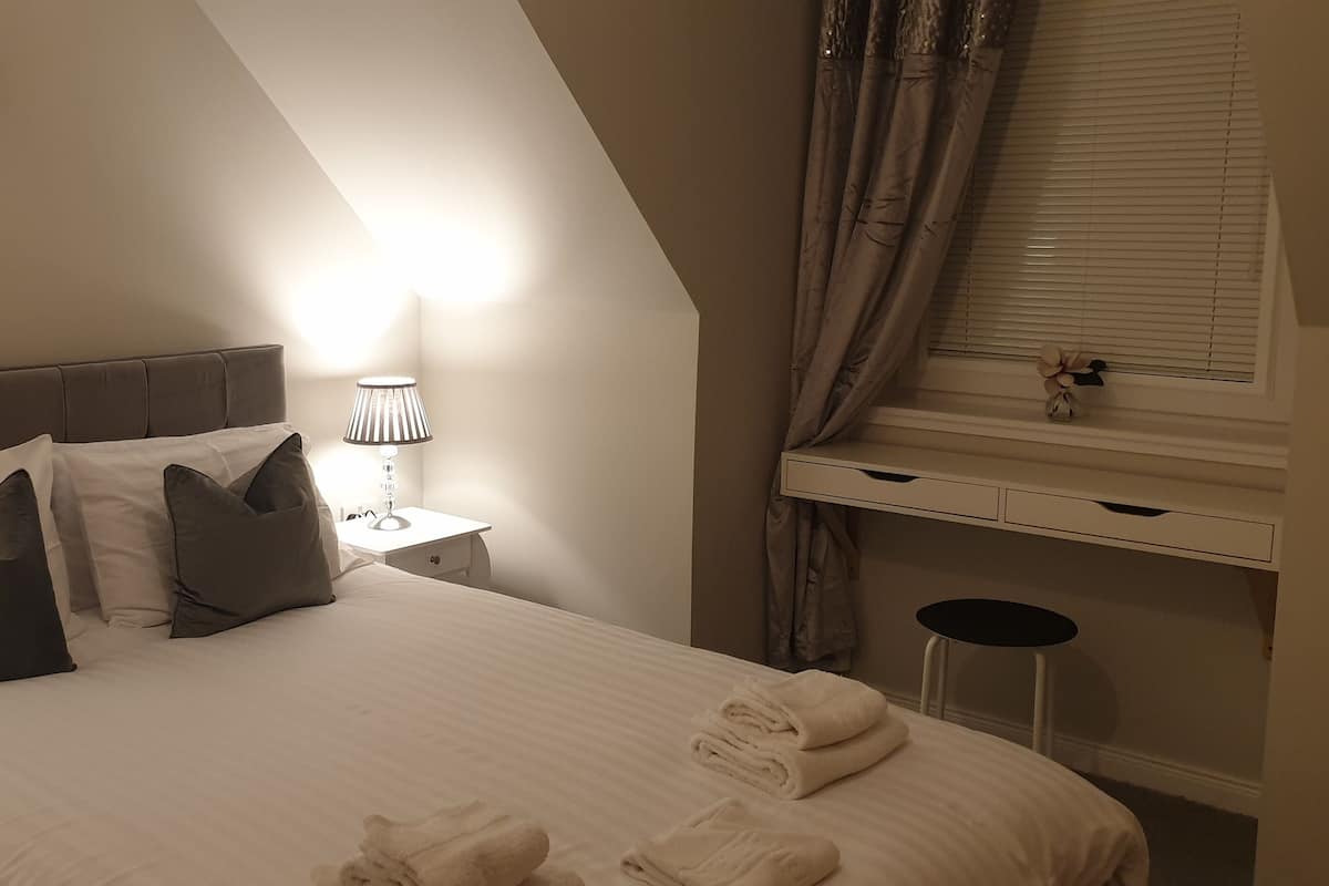 2 habitaciones, tabla de planchar con plancha y wifi gratis