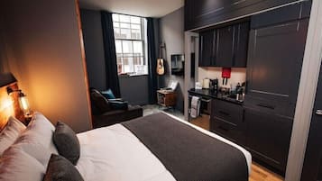 Matelas mémoire de forme, mini-bar avec articles gratuits