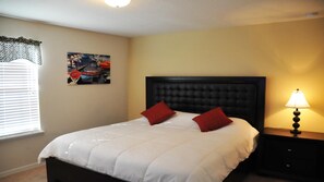 8 quartos, ferros/tábuas de passar roupa, Wi-Fi, roupa de cama