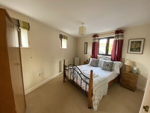 2 bedrooms, iron/ironing board, free WiFi, bed sheets - The Stable - 2 bedroom annexe, near Longleat (Warminster)