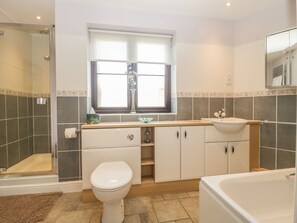 Bathtub, hair dryer, towels - The Stable - 2 bedroom annexe, near Longleat (Warminster)