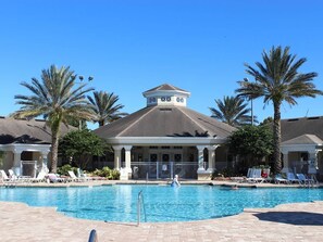 A heated pool - CHRIS & SUE'S CONDO AT WINDSOR PALMS 3 MILES FROM DISNEY AND ALL IT'S MAGIC (Kissimmee)