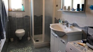 Apartment, 2 Bedrooms | Bathroom | Shower, towels, soap, toilet paper - Apartment Elizabeta (Liznjan)