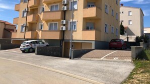 Front of property - Apartment Elizabeta (Liznjan)