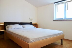 Apartment, Balcony | 2 bedrooms, desk, laptop workspace, iron/ironing board - Apartment Daniela (Medulin)