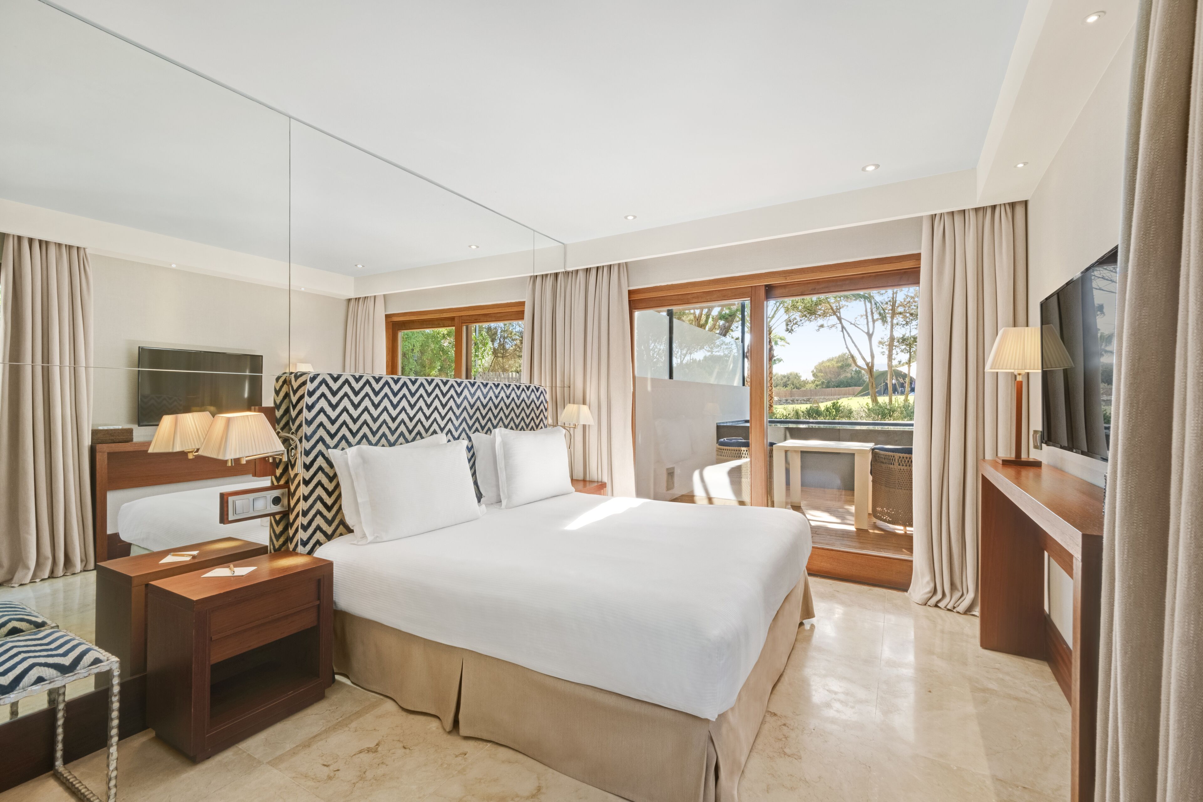 豪華雙人房, 私人泳池, 邊間 | 高級寢具、記憶床墊、迷你吧、客房內保險箱