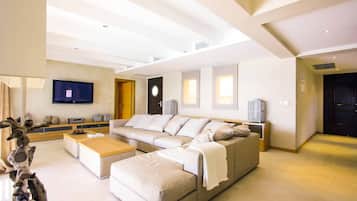 Villa (4 Bedrooms) | Living room | DVD player