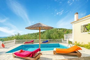 Außenpool, Liegestühle